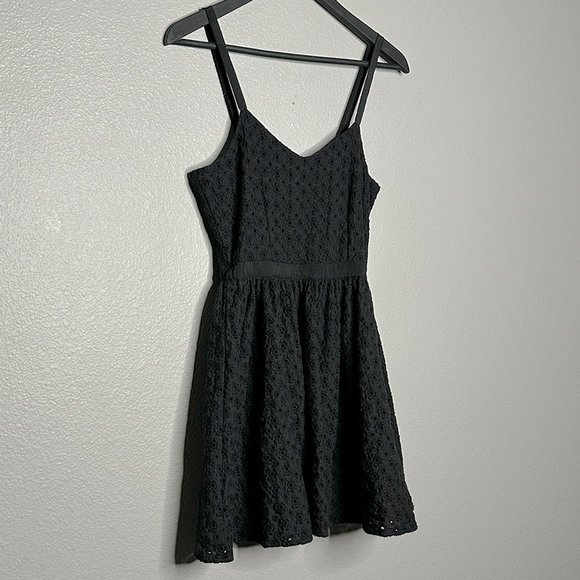 XXI Sleeveless Black Dress With Cut Out Circles and Embroidery Size Small - Picture 1 of 11